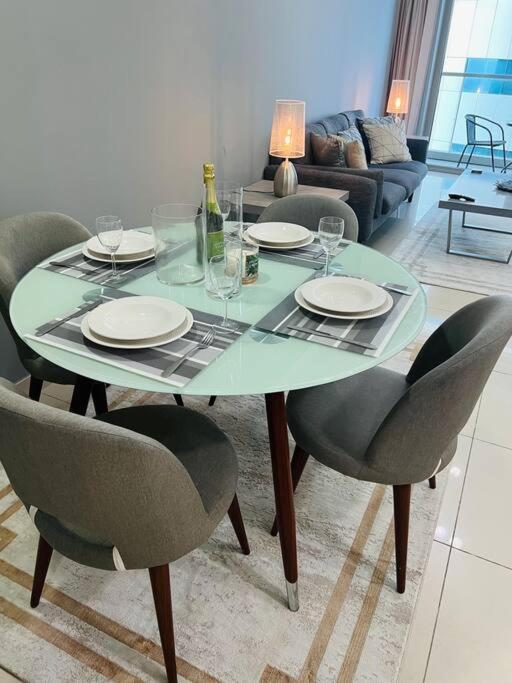 1 Bed Apartment With Sea View, Pool, Gym & Free Parking In Dubai Marina מראה חיצוני תמונה