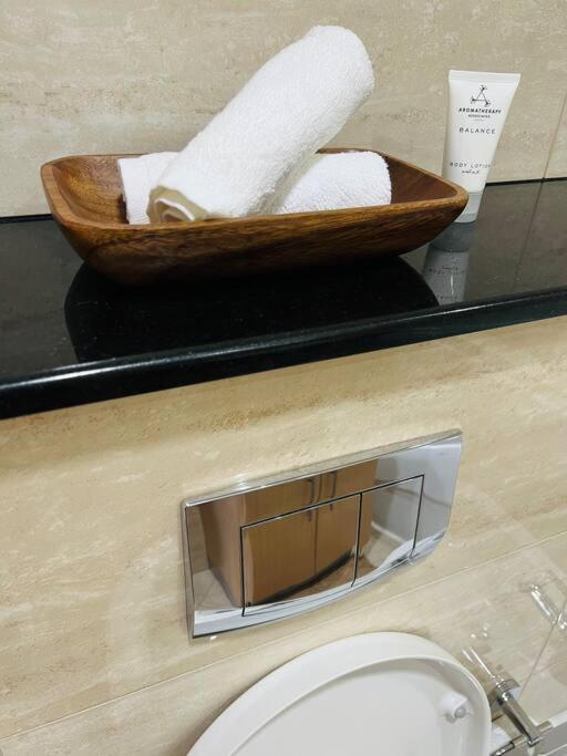 1 Bed Apartment With Sea View, Pool, Gym & Free Parking In Dubai Marina מראה חיצוני תמונה