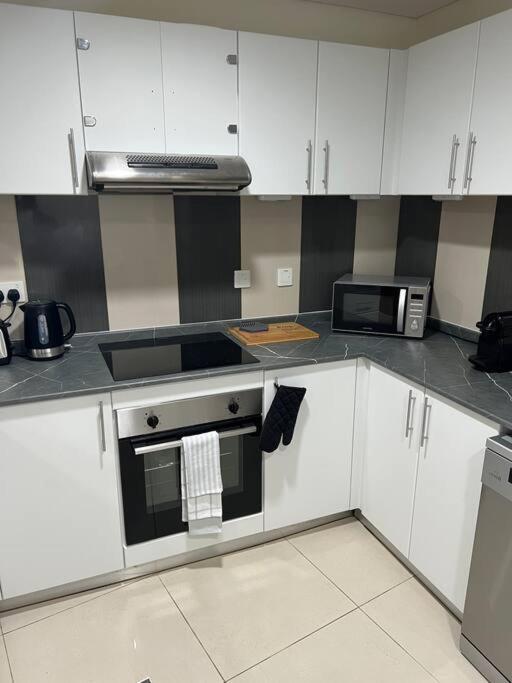 1 Bed Apartment With Sea View, Pool, Gym & Free Parking In Dubai Marina מראה חיצוני תמונה