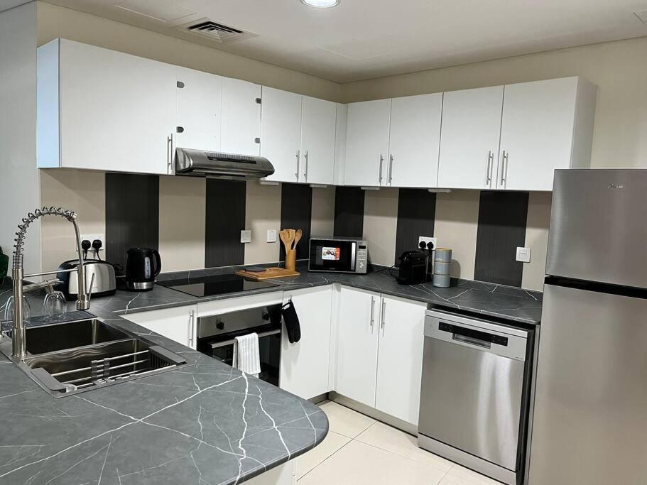 1 Bed Apartment With Sea View, Pool, Gym & Free Parking In Dubai Marina מראה חיצוני תמונה