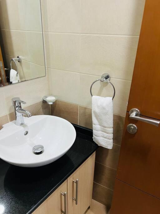 1 Bed Apartment With Sea View, Pool, Gym & Free Parking In Dubai Marina מראה חיצוני תמונה